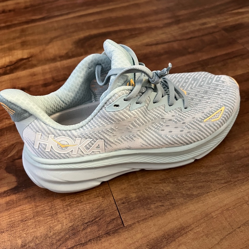 Brand new tennis shoes that were too small for me. Had to reorder in a size up!